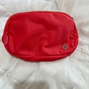 lululemon everywhere belt bag raspberry